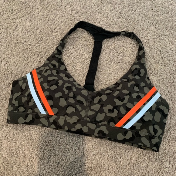 White Fox Boutique Other - Sarah’s day racer camo sports bra